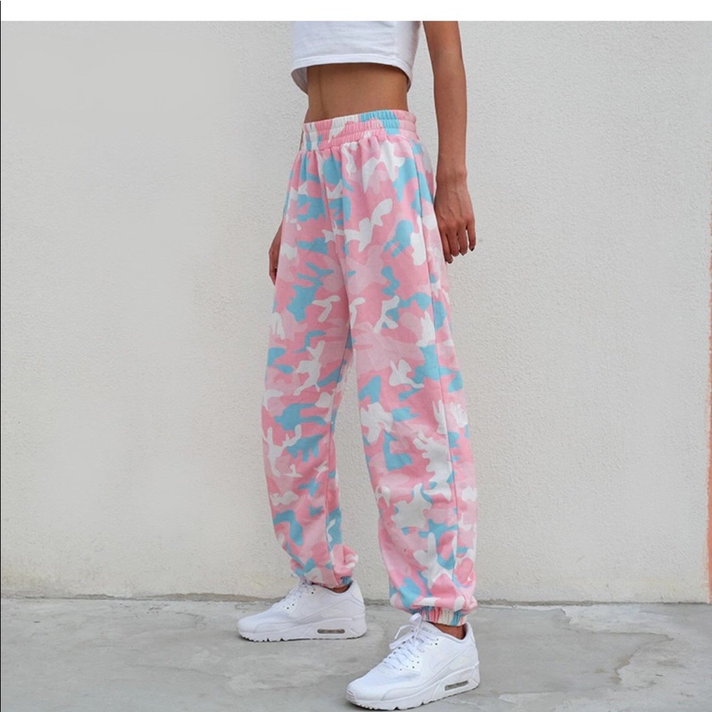 Lena camo sweatpants